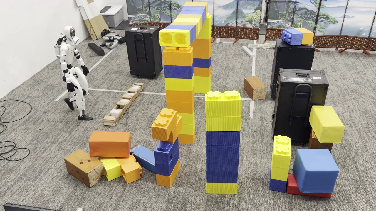 Humanoid traversing a single cluttered office layout